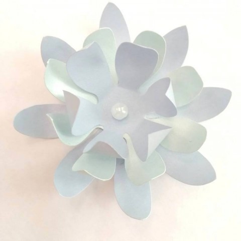 Бумажный цветочек для оформления "Нимфея голубая"